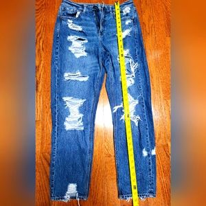 American Eagle Mom Jeans Distressed Raw Hem Size 6